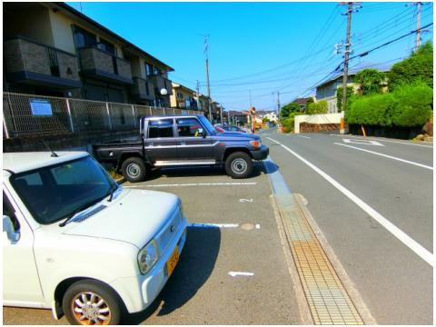 プランドールソフィアの駐車場