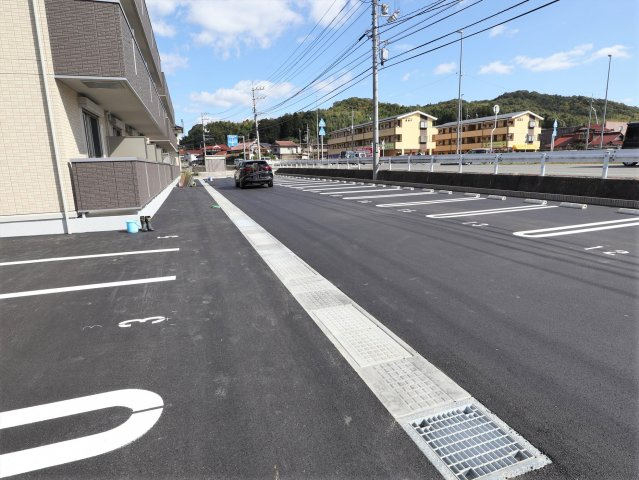 グラン　シャルールＫの駐車場
