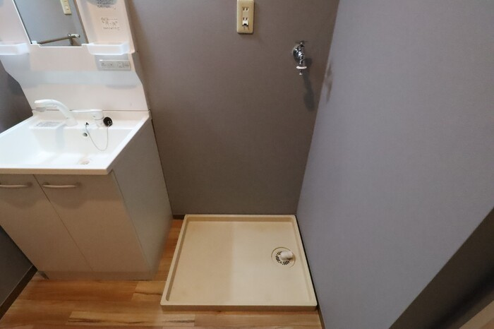 ハイカムールＳＴ・ユアサの玄関|洗濯機置き場