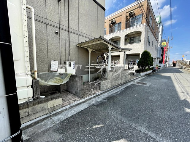 ハイカムールＳＴ・ユアサの駐車場