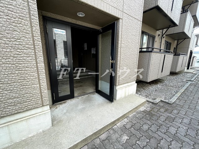 ハイカムールＳＴ・ユアサのエントランス