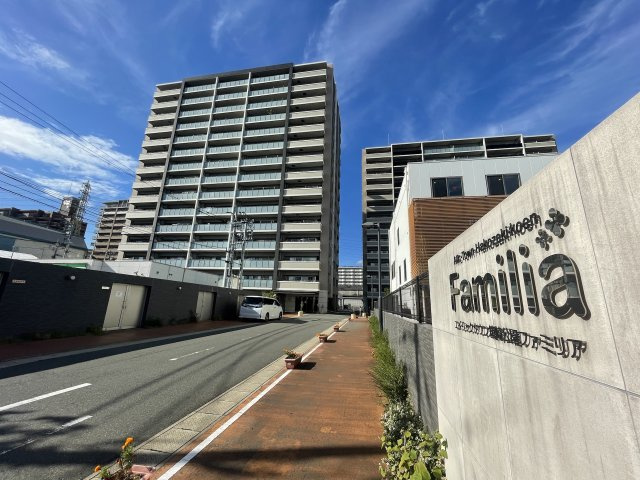 エイリックタウン箱崎公園ファミリア EAST棟の外観