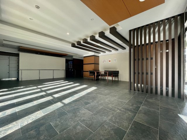 エイリックタウン箱崎公園ファミリア EAST棟のエントランス