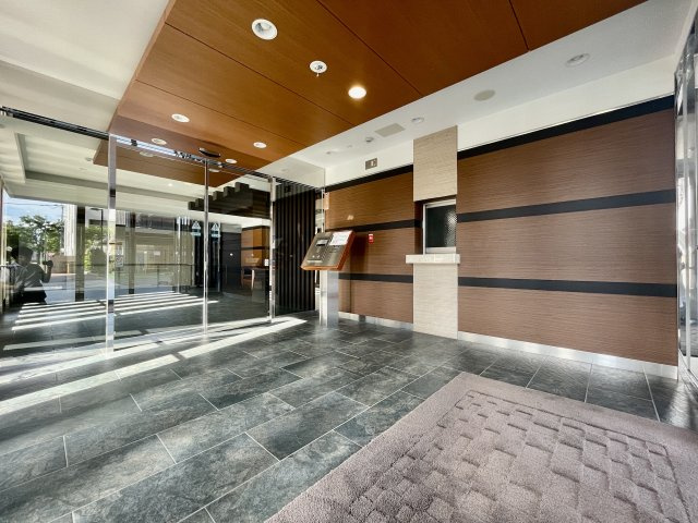 エイリックタウン箱崎公園ファミリア EAST棟のエントランス