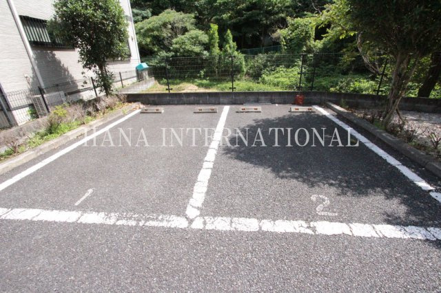 レオパレスねのさわの駐車場