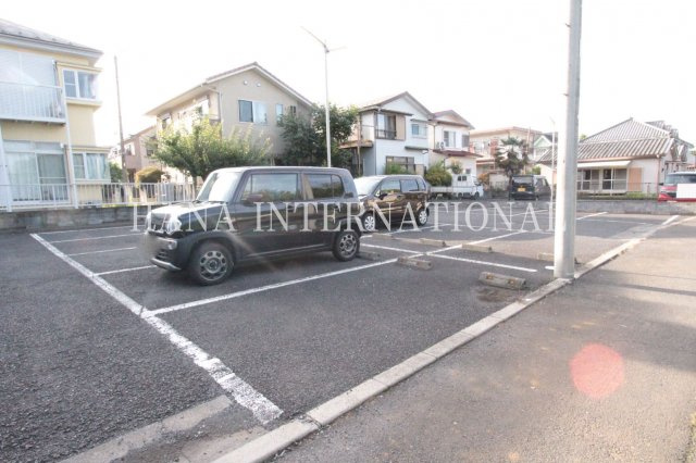 レオパレスかたくりの駐車場