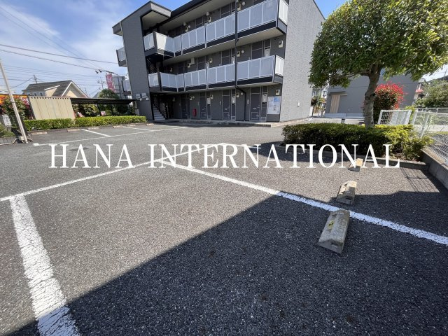 レオパレスエリクシールの駐車場