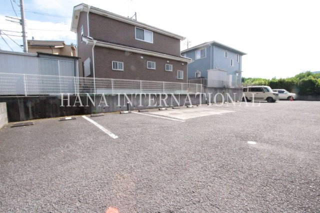 レオパレスＤＥＥＰＦＯＲＥＳＴの駐車場