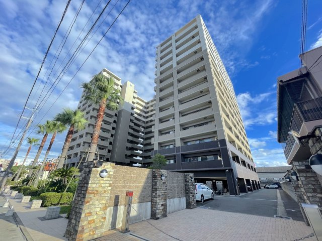 アクロス箱崎ブライトガーデンの外観|築１５年【箱崎宮前駅】徒歩１１分
【馬出小学校】【福岡中学校】