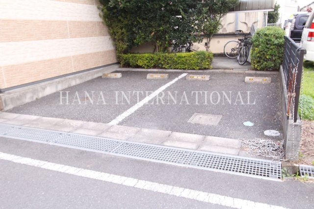 レオパレスＴＡＫＡＫＵＲＡの駐車場