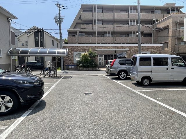 細谷モータープール5号　86番地　エレガンティクライフ芦屋Ⅱ横  芦屋市浜町の外観