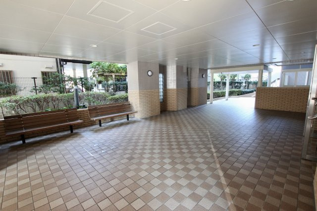 西新中央パーク・マンションのエントランス