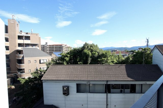 チサンマンション大橋の展望|緑や山も覗く、マンションからの眺望です