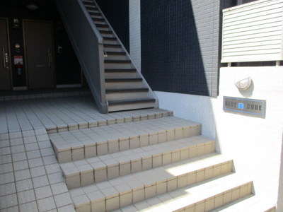 【エントランス】 | ブルーキューブ | エントランスです。