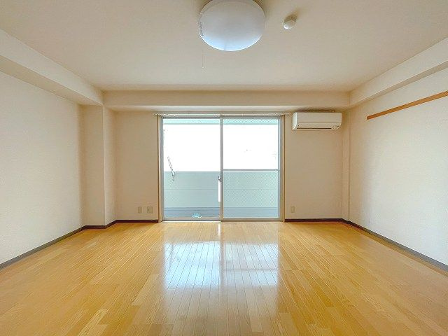 アスティオンYの洋室|コンパクトで使いやすい洋室です
※内装が若干異なる場合がございます