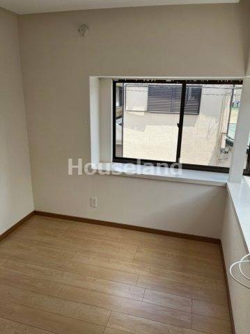 井辺戸建の洋室