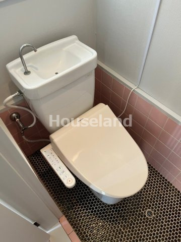 井辺戸建のトイレ