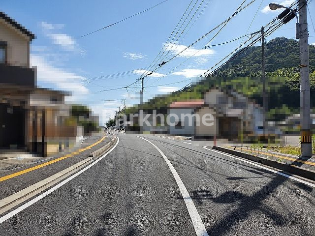 高知市介良乙　中古戸建の前面道路含む現地写真
