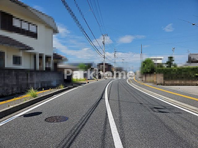 高知市介良乙　中古戸建の前面道路含む現地写真