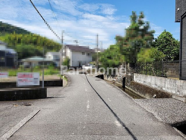 高知市介良乙　中古戸建の前面道路含む現地写真