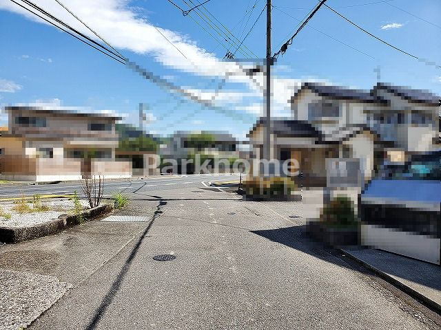 高知市介良乙　中古戸建の前面道路含む現地写真