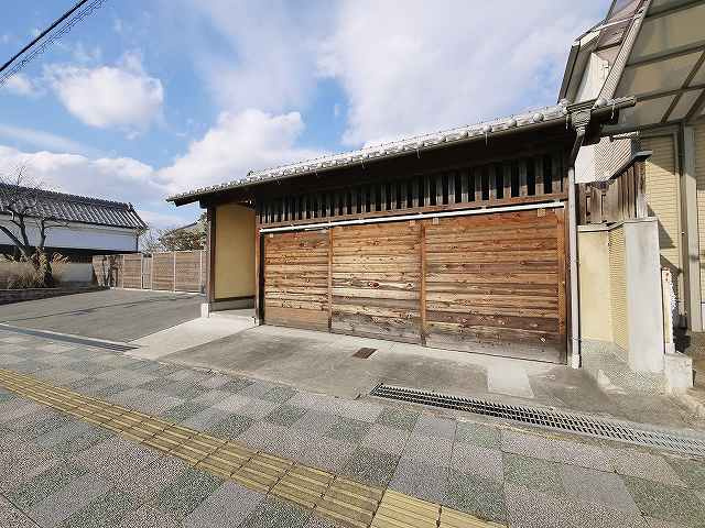 イーストロードの周辺|ロードサイドという立地で夜道でも安心ですね。