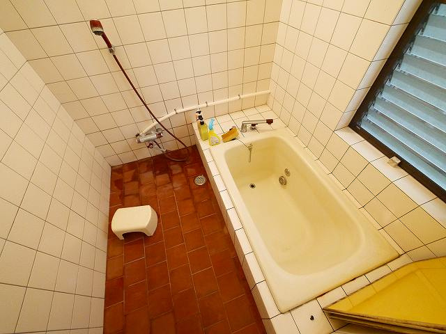 イーストロードの浴室|落ち着いた空間のお風呂です