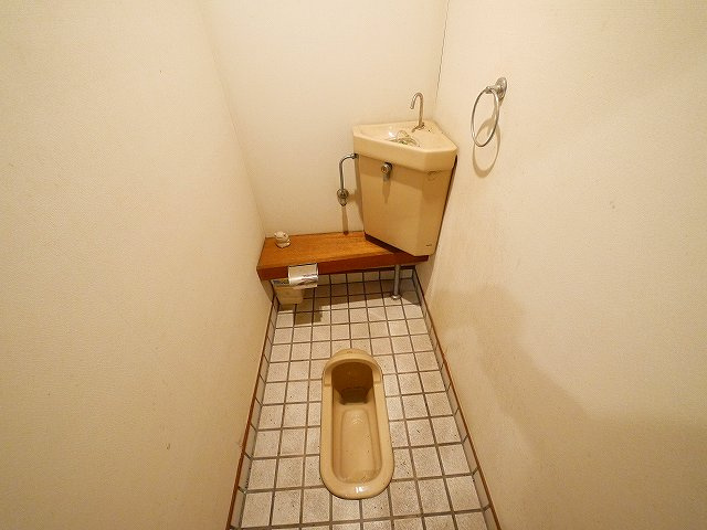 イーストロードのトイレ|トイレは2か所ございます。