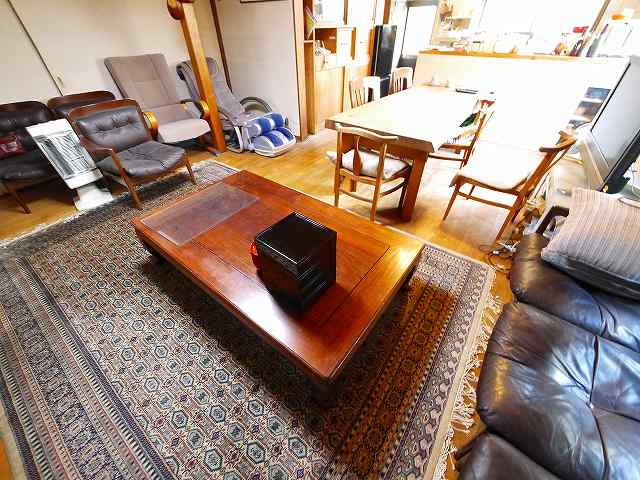 イーストロードの居間・リビング|みんなでゆったりとくつろげる共有スペースです。