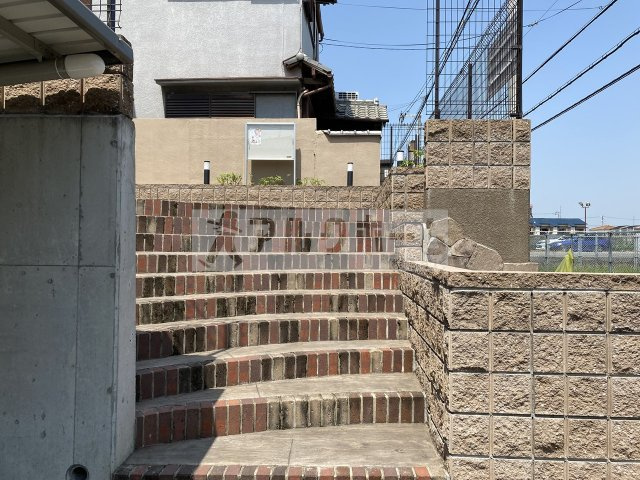 伸宅のエントランス