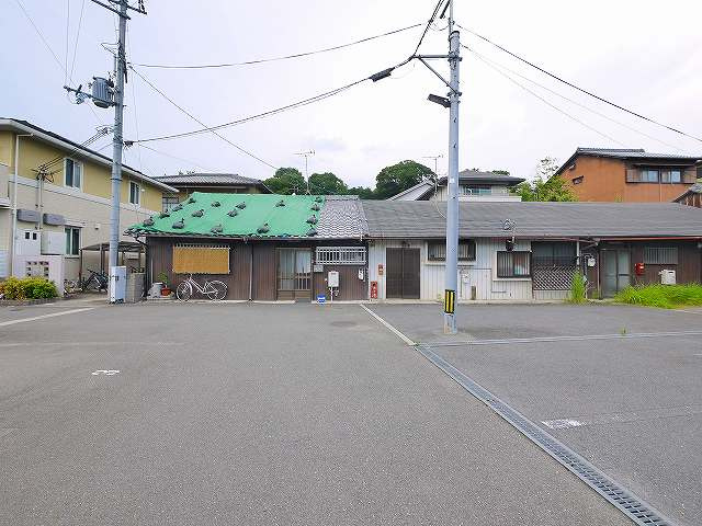 高畑町山口貸家の外観|レトロな外観です。