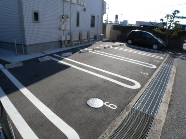 キラーナコートの駐車場