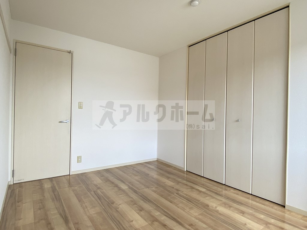 エルムンドの洋室