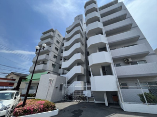 【外観】 | 徒歩4分のバス停からバスが出ていて、七隈線の駅にアクセスできます。近くにスーパーがあり、お買い物に便利です。公園も近くにあるので、お子さまの遊び場としてもぴったりです