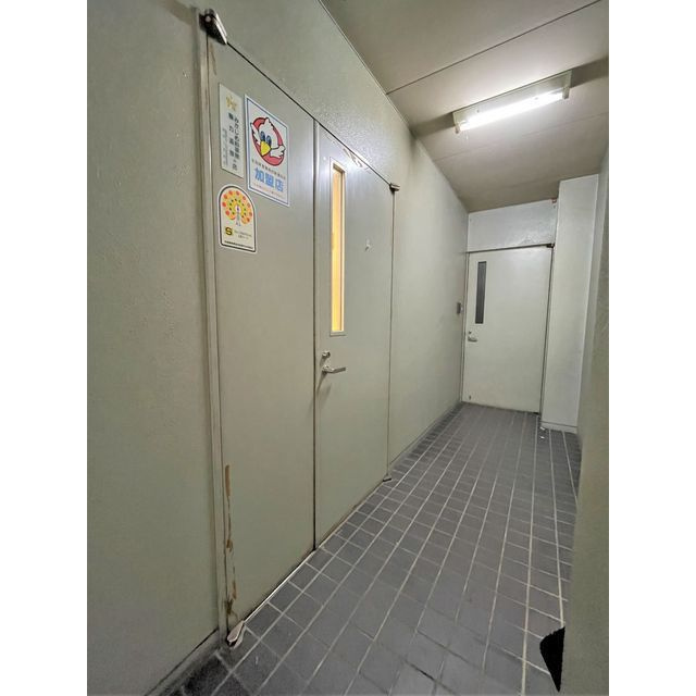 林屋ビルのエントランス|お問い合わせは美濃善不動産駅前店へ！
