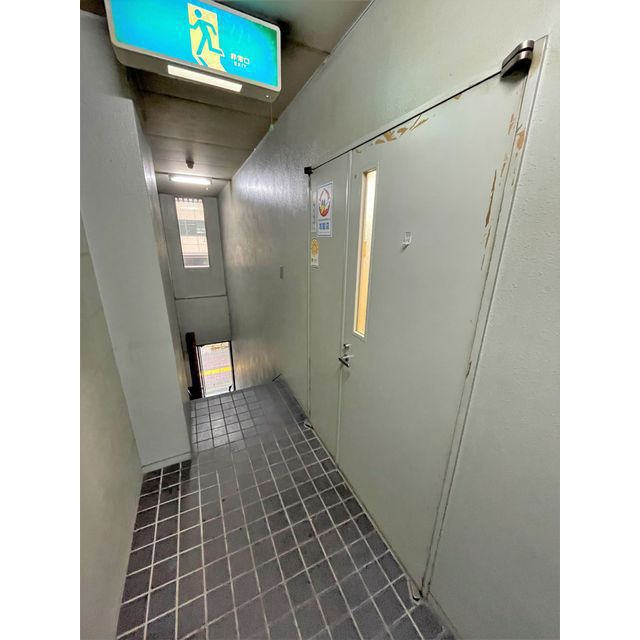 林屋ビルのエントランス|お問い合わせは美濃善不動産駅前店へ！