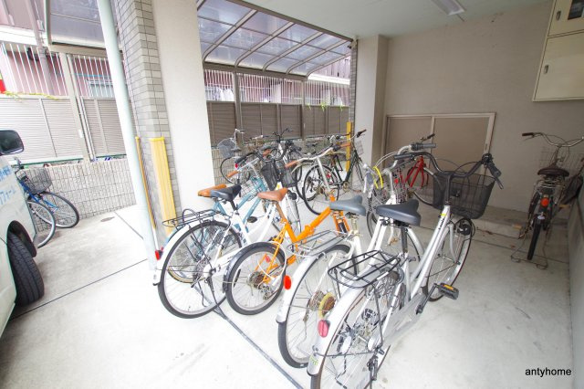 ヒルズ桜宮　仲介手数料無料の駐車場