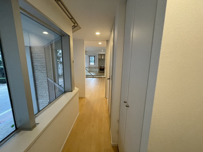 港区三田２丁目の賃貸マンションのその他|廊下