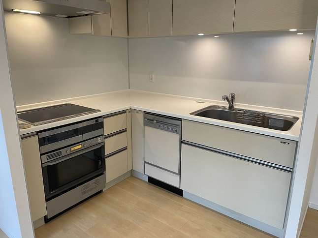 港区三田２丁目の賃貸マンションのキッチン
