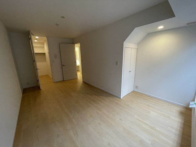 港区三田２丁目の賃貸マンションの洋室