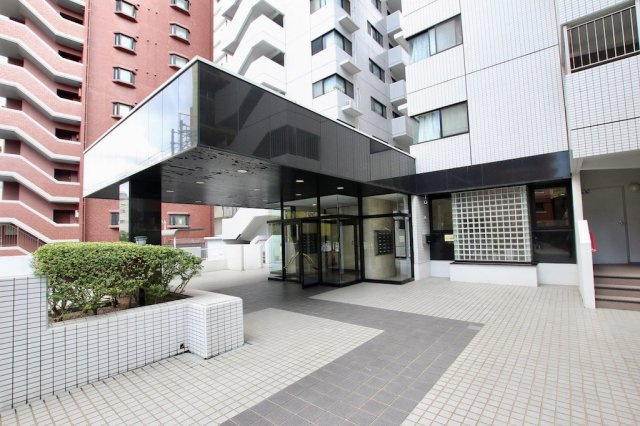西公園ツインタワーのエントランス