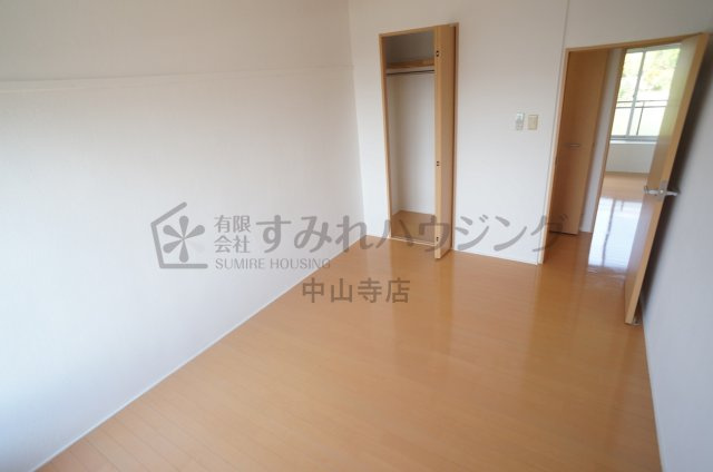 ラムール売布の洋室