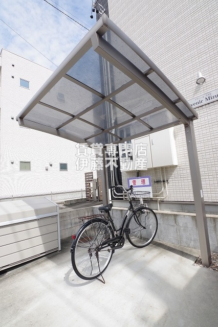 アヴェニールミズキの駐車場
