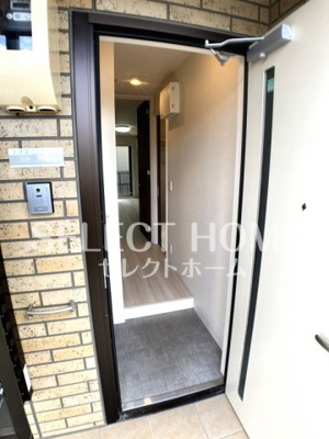 【玄関】 | Ｌｉｖｉｎｇ　西岡崎 | 収納もある玄関です