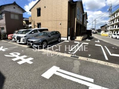 【駐車場】 | Ｌｉｖｉｎｇ　西岡崎 | 駐車場があるので、車を買う予定の方も安心です