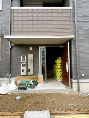 【その他共用部分】 | セントラルビラ | ※施工中※共用エントランスには宅配BOXがあるので荷物の受け取りもスムーズに♪再配達の手間がかからないのが魅力♪