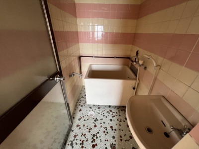 【洗面所】 | コーポ岡部 | 明るい洗面所です