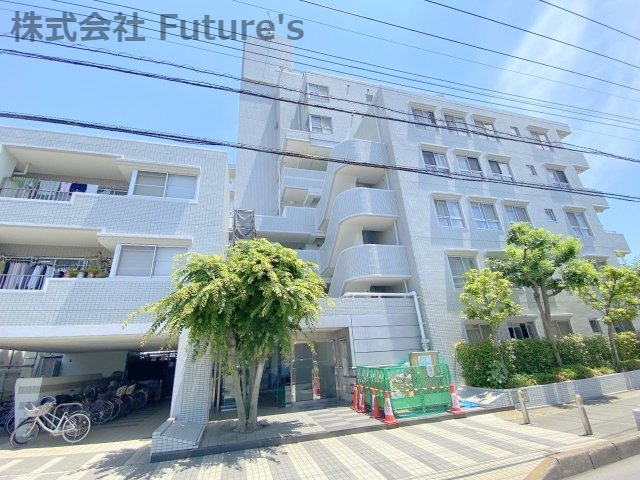 サーパス三郷　中古マンションの外観|閑静な住宅街に位置する日当たり・風通し良好なリフォーム中古マンション出ました！