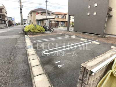 【駐車場】 | Ｗｅｓｔヴィラ | 駐車場があるので、車を買う予定の方も安心です