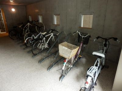 Optima御所西藪之内町（オプティマ御所西藪之内町）の駐車場|駐輪場